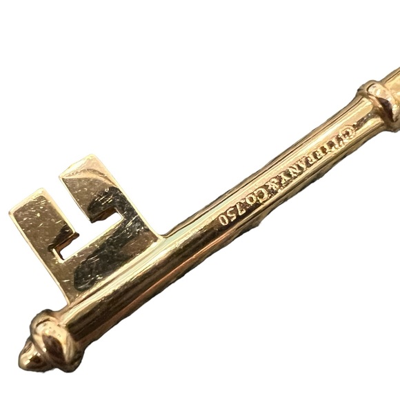 TIFFANY Diamond clover key pendant necklace in 18k yellow gold - Picture 2 of 8